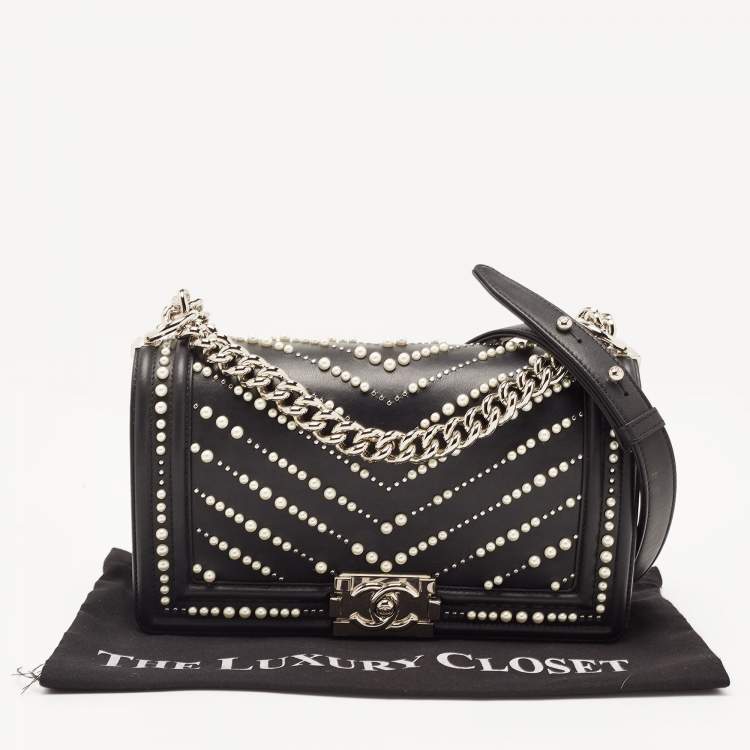 Pre Owned Chanel Black Chevron Caviar and Leather Medium Pearl Boy Flap Bag