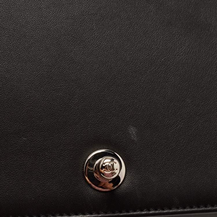 Pre Owned Chanel Black Chevron Caviar and Leather Medium Pearl Boy Flap Bag