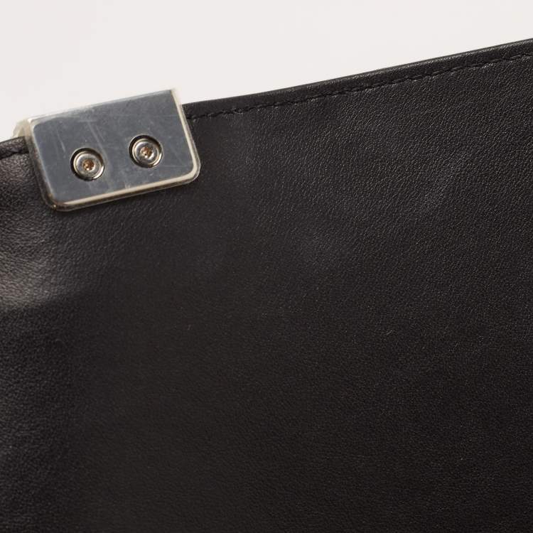 Pre Owned Chanel Black Chevron Caviar and Leather Medium Pearl Boy Flap Bag