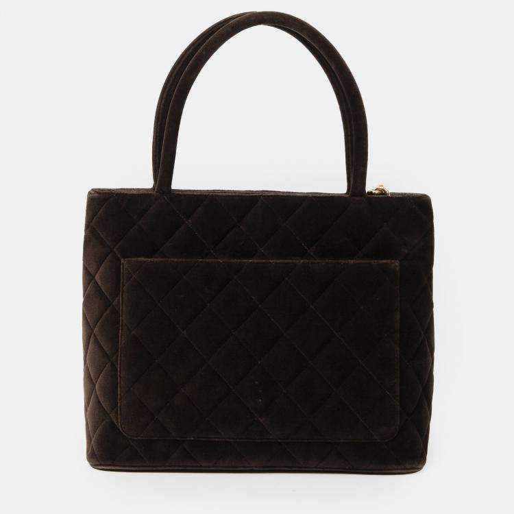 مملوكة مسبقًا Chanel Velvet Medallion Tote