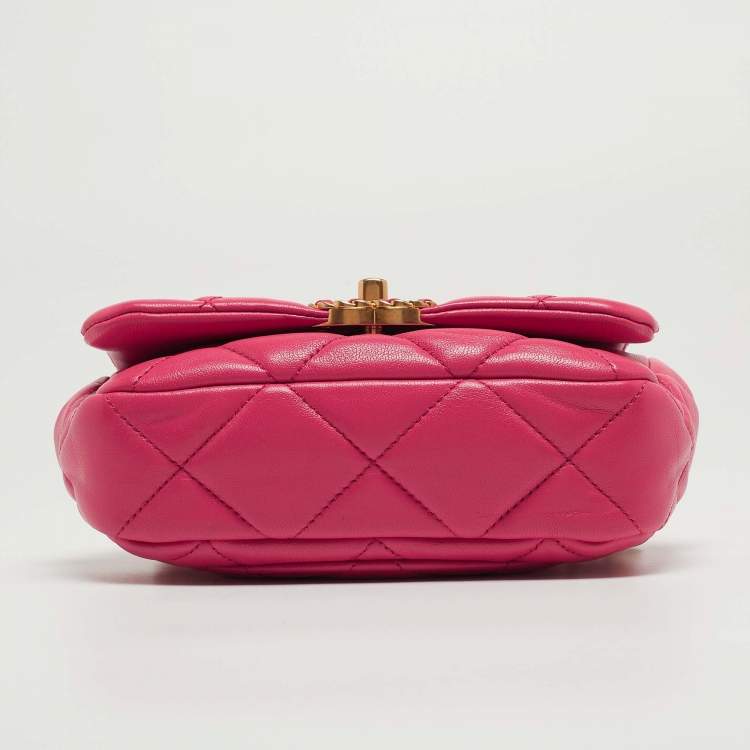Pre Owned Chanel Pink Quilted Leather CC 19 Waist Bag