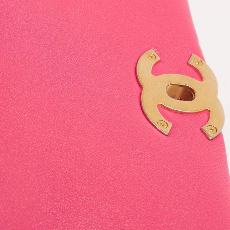 Pre Owned Chanel Pink Quilted Leather CC 19 Waist Bag