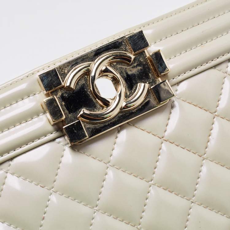 Pre Owned Chanel Pearl White Quilted Patent Leather Medium Boy Flap Bag