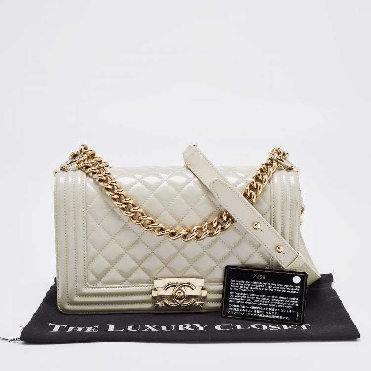 Pre Owned Chanel Pearl White Quilted Patent Leather Medium Boy Flap Bag