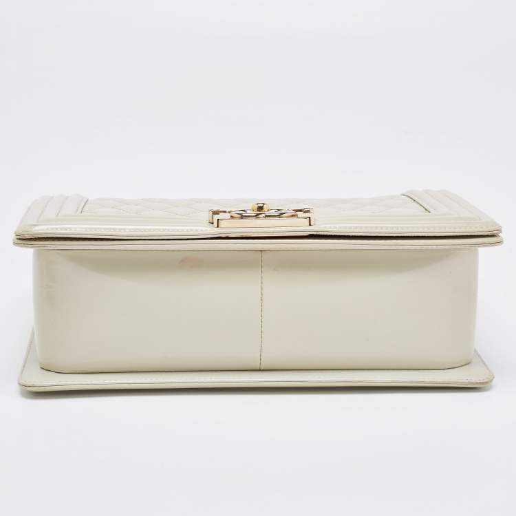 Pre Owned Chanel Pearl White Quilted Patent Leather Medium Boy Flap Bag