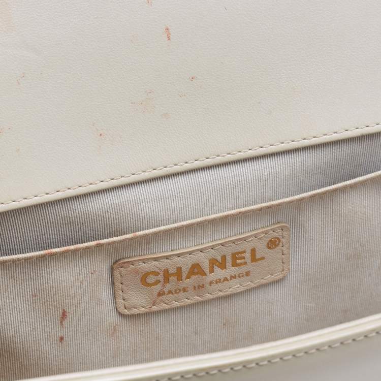 Pre Owned Chanel Pearl White Quilted Patent Leather Medium Boy Flap Bag