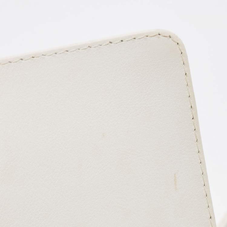 Pre Owned Chanel White Stitch Quilted Leather Medium Boy Flap Bag