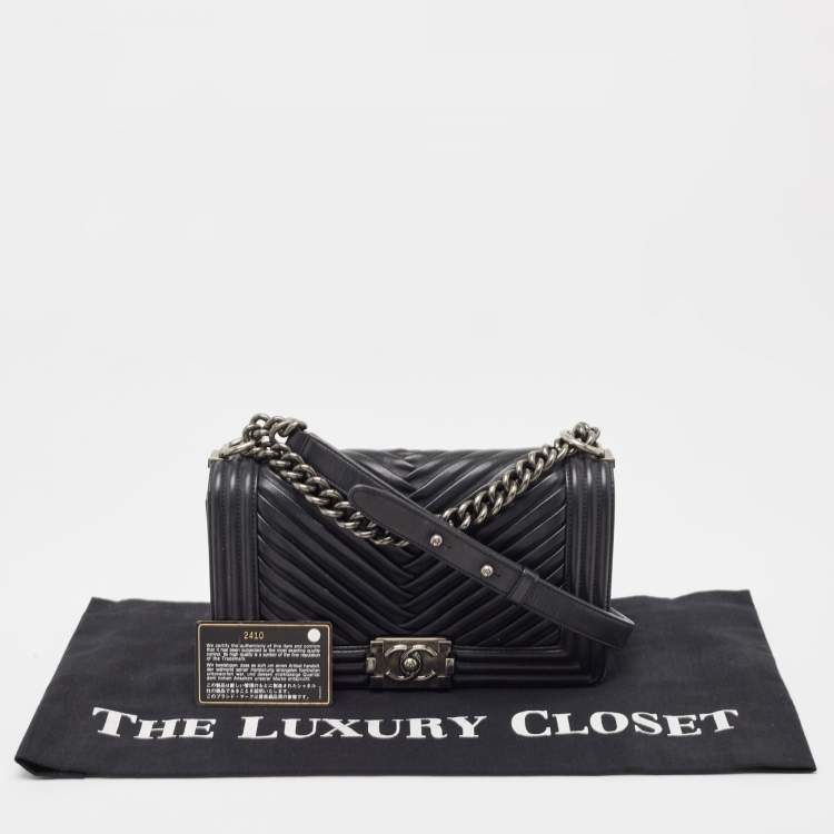 Pre Owned Chanel Black Chevron Pleated Leather Medium Boy Flap Bag