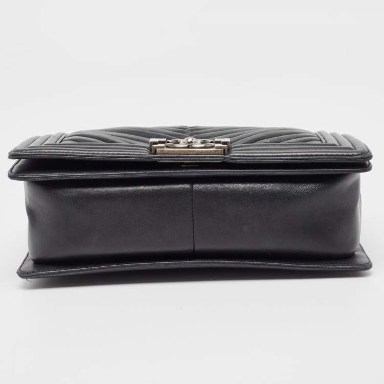 Pre Owned Chanel Black Chevron Pleated Leather Medium Boy Flap Bag