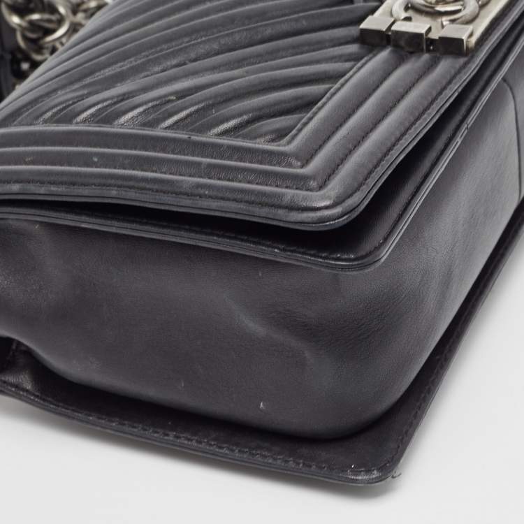 Pre Owned Chanel Black Chevron Pleated Leather Medium Boy Flap Bag