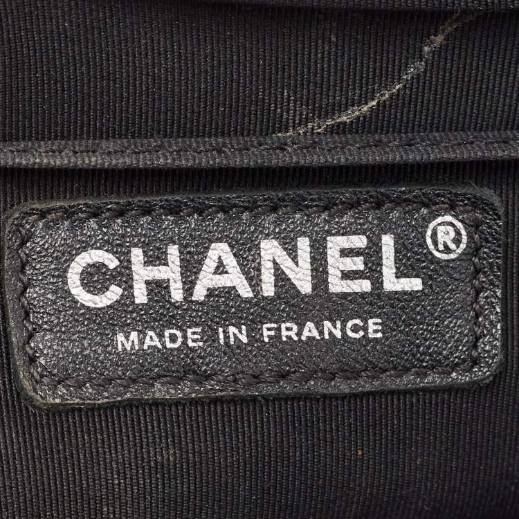 Pre Owned Chanel Black Chevron Pleated Leather Medium Boy Flap Bag