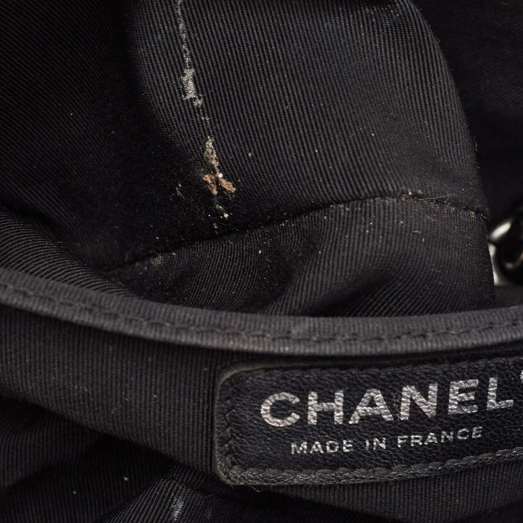 Pre Owned Chanel Black Chevron Pleated Leather Medium Boy Flap Bag