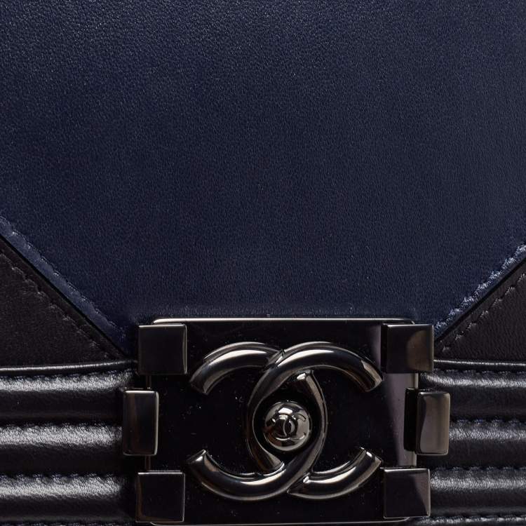 Pre Owned Chanel Navy Blue/Black Leather Medium Boy Flap Bag