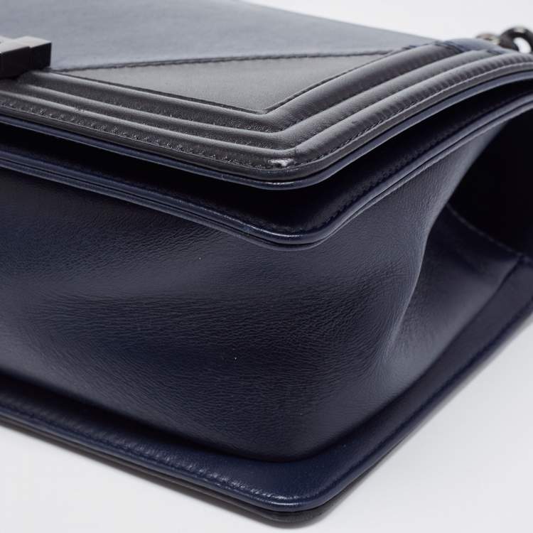 Pre Owned Chanel Navy Blue/Black Leather Medium Boy Flap Bag
