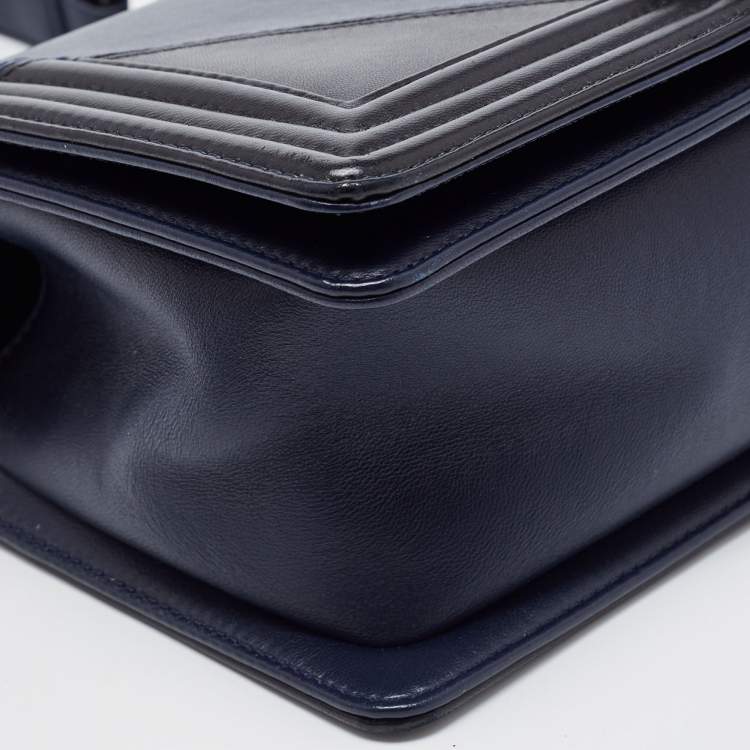 Pre Owned Chanel Navy Blue/Black Leather Medium Boy Flap Bag