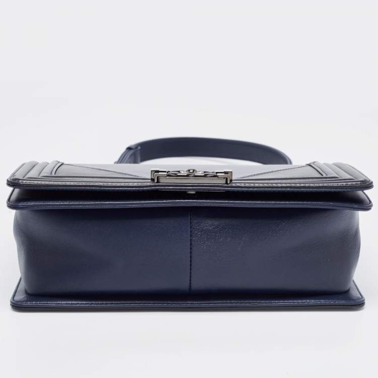 Pre Owned Chanel Navy Blue/Black Leather Medium Boy Flap Bag