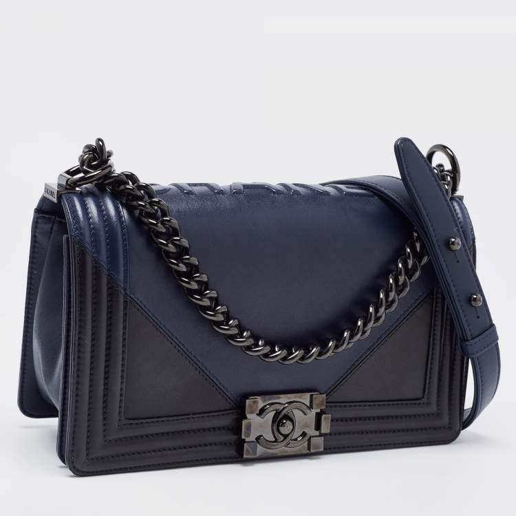 Pre Owned Chanel Navy Blue/Black Leather Medium Boy Flap Bag