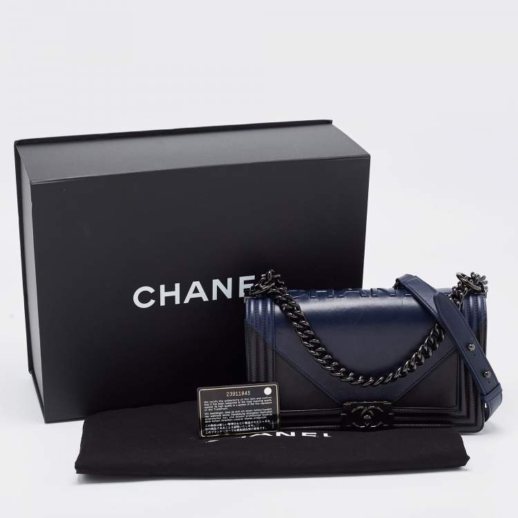 Pre Owned Chanel Navy Blue/Black Leather Medium Boy Flap Bag