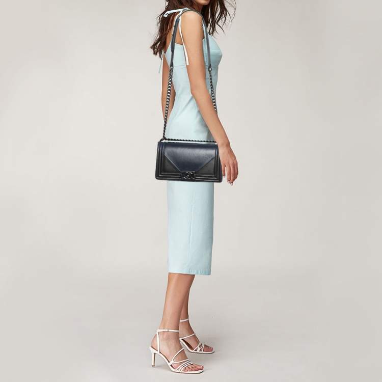 Pre Owned Chanel Navy Blue/Black Leather Medium Boy Flap Bag