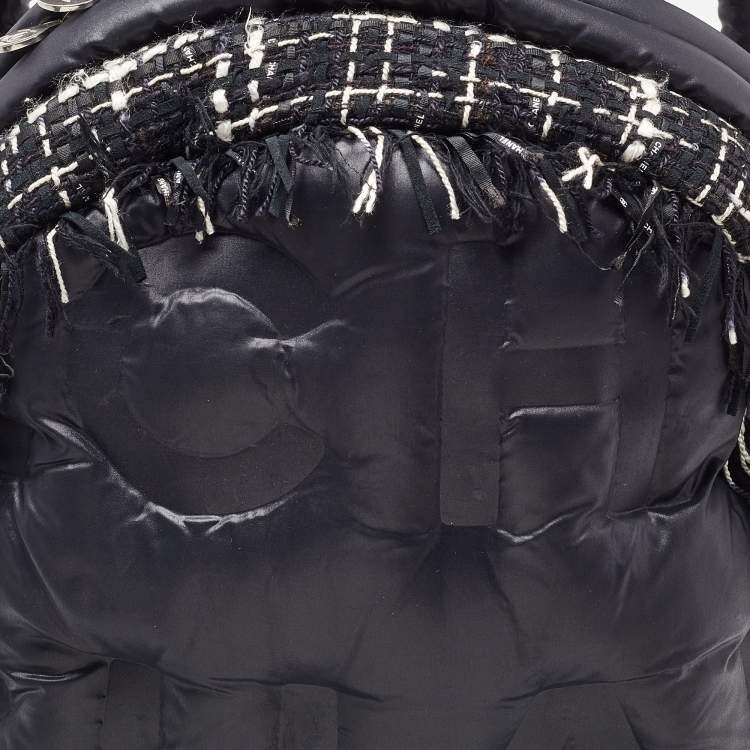 مملوكة مسبقًا Chanel Black Nylon and Tweed Doudoune Backpack