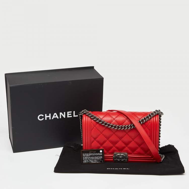 Pre Owned Chanel Red Diamond Stitch Quilted Leather New Medium Boy Bag