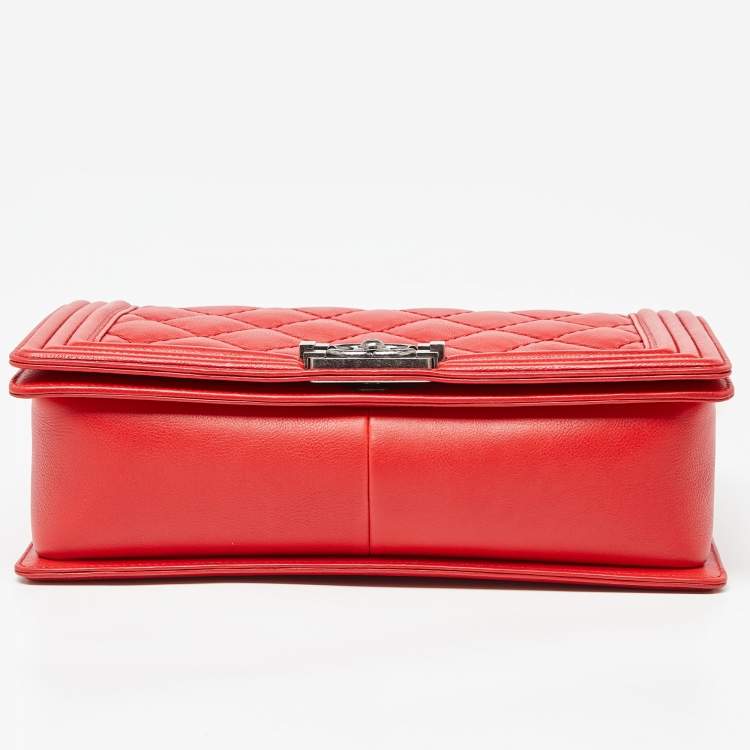 Pre Owned Chanel Red Diamond Stitch Quilted Leather New Medium Boy Bag