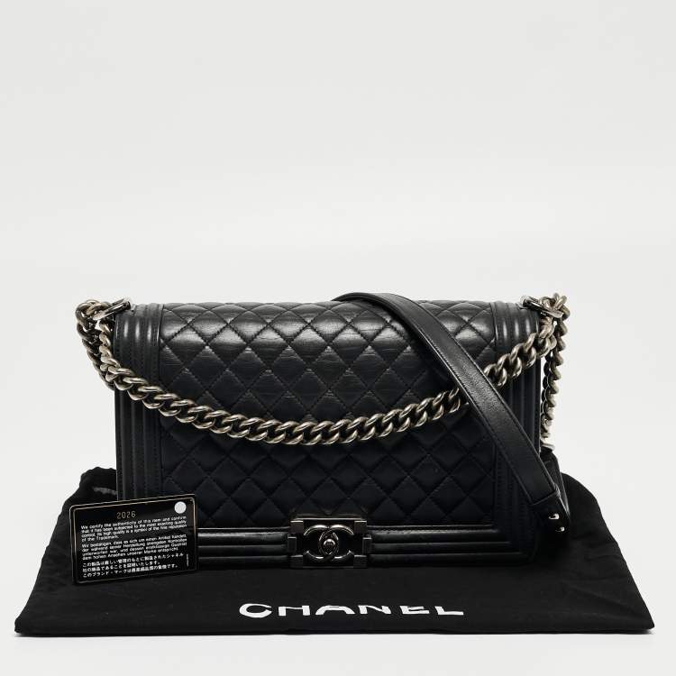 Pre Owned Chanel Black Quilted Leather New Medium Boy Shoulder Bag