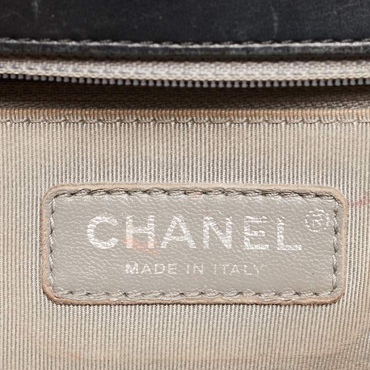 Pre Owned Chanel Black Quilted Leather New Medium Boy Shoulder Bag