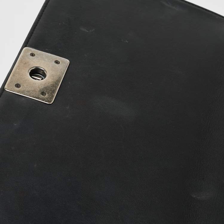 Pre Owned Chanel Black Quilted Leather New Medium Boy Shoulder Bag