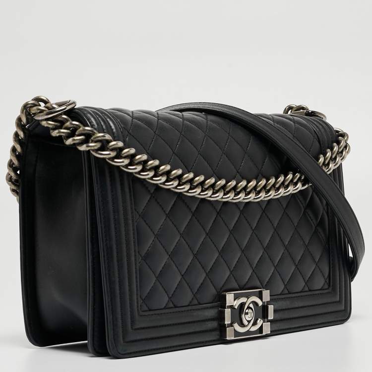 Pre Owned Chanel Black Quilted Leather New Medium Boy Shoulder Bag