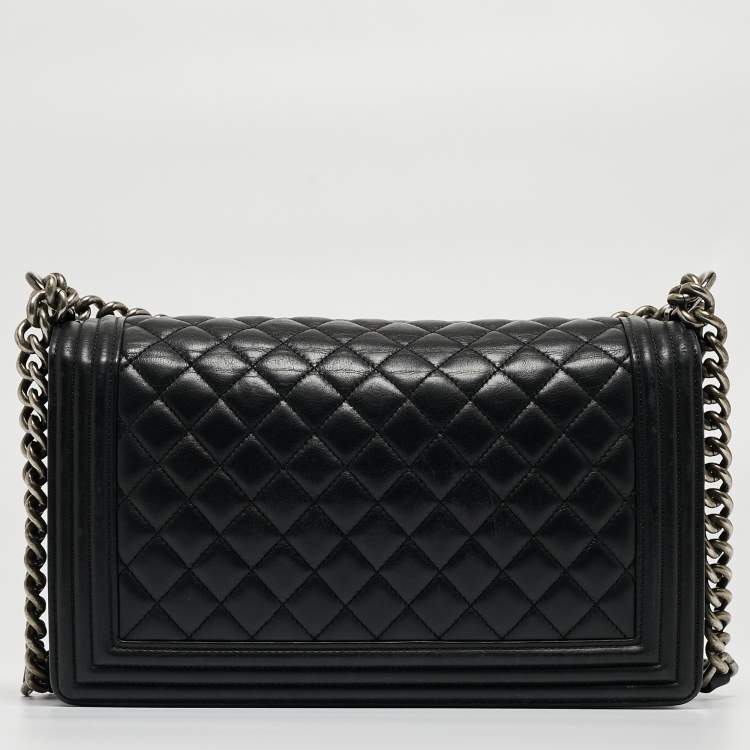 Pre Owned Chanel Black Quilted Leather New Medium Boy Shoulder Bag