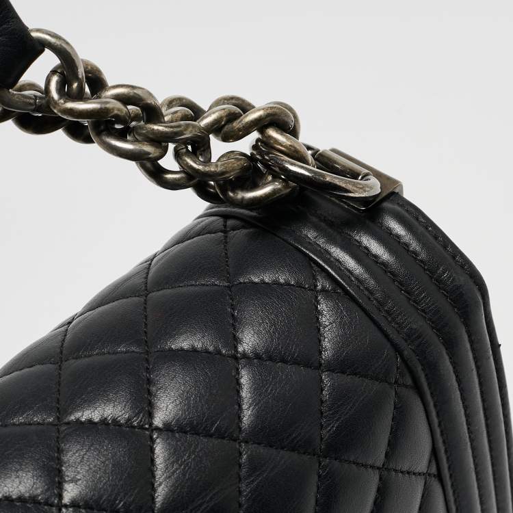 Pre Owned Chanel Black Quilted Leather New Medium Boy Shoulder Bag