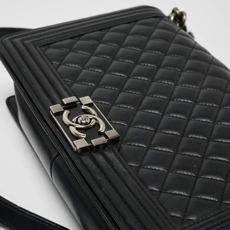 Pre Owned Chanel Black Quilted Leather New Medium Boy Shoulder Bag