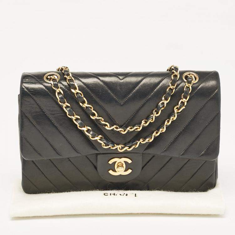Pre Owned Chanel Black Chevron Leather Medium Classic Double Flap Bag