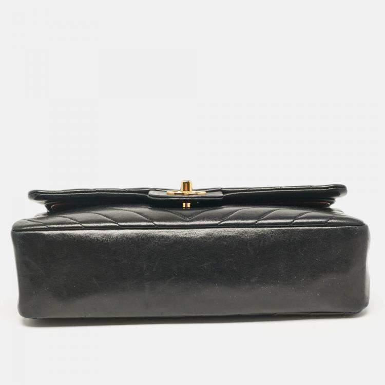 Pre Owned Chanel Black Chevron Leather Medium Classic Double Flap Bag