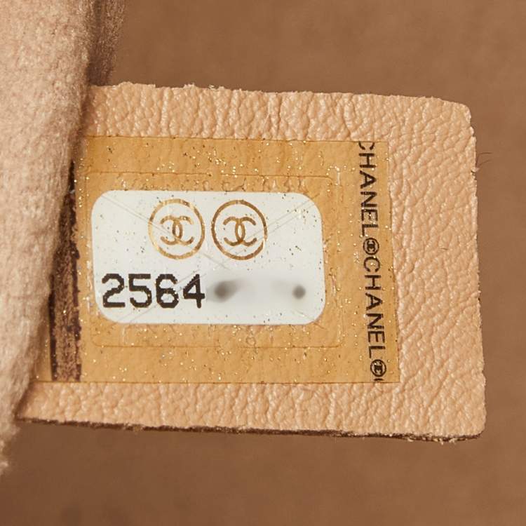 Pre Owned Chanel Beige Caviar Leather Medium Studded Logo Deauville Tote 