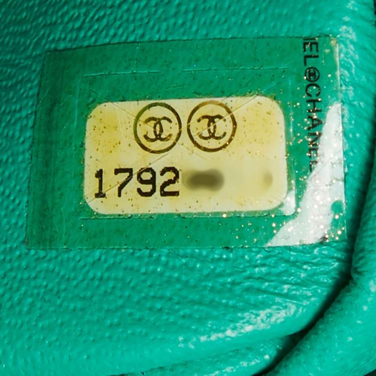 Pre Owned Chanel Green Quilted Caviar Leather New Mini Classic Flap Bag
