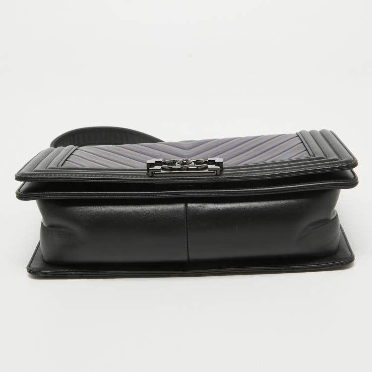 Pre Owned Chanel Black/Holographic Chevron Leather Medium Boy Flap Bag