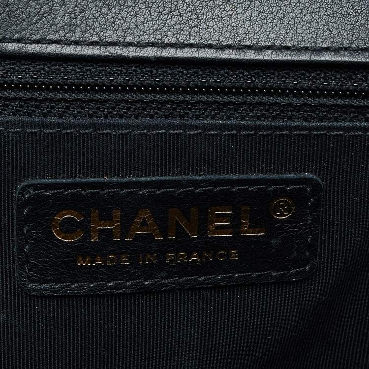 Pre Owned Chanel Black Quilted Leather New Medium Boy Shoulder Bag