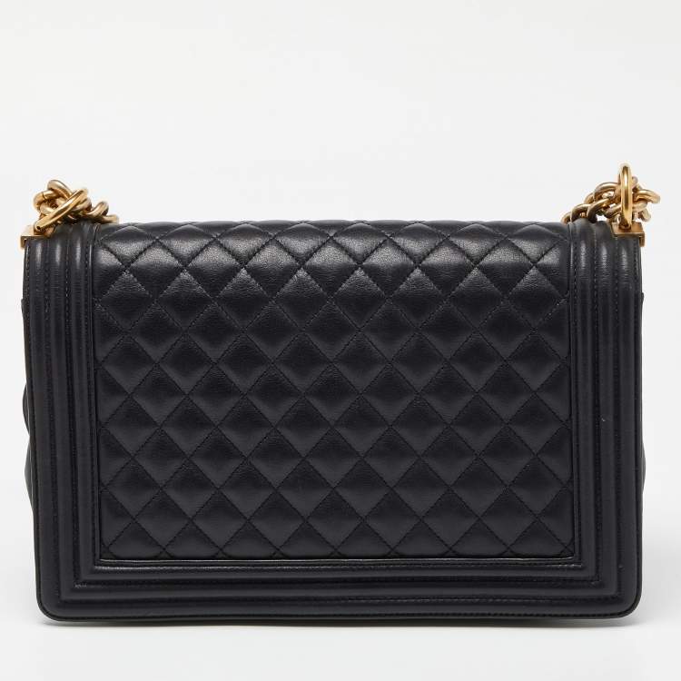 Pre Owned Chanel Black Quilted Leather New Medium Boy Shoulder Bag