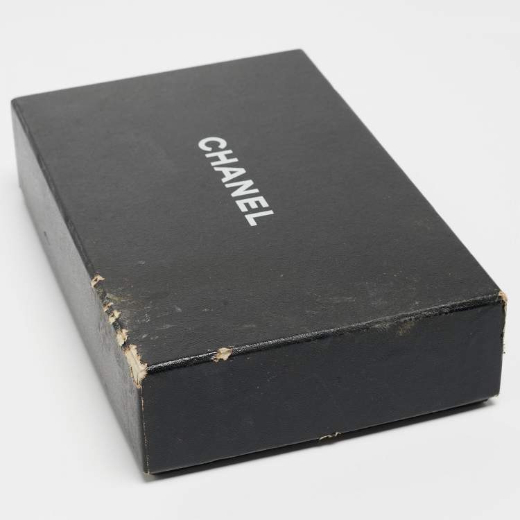 Pre Owned Chanel Blue Quilted Caviar Leather Classic Flap Wallet