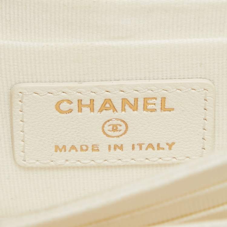 Pre Owned Chanel White Quilted Leather Trendy CC Wallet On Chain