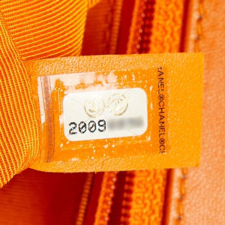 مملوكة مسبقًا Chanel Orange Quilted Leather New Medium Boy Bag