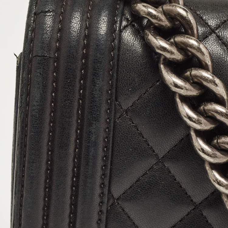 Pre Owned Chanel Black Quilted Leather Medium Boy Flap Bag
