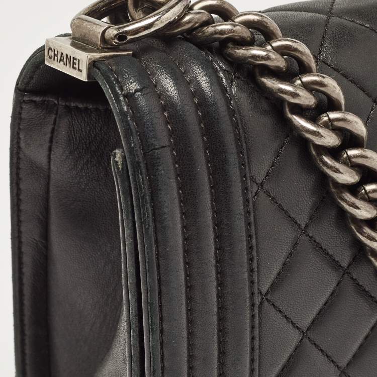Pre Owned Chanel Black Quilted Leather Medium Boy Flap Bag