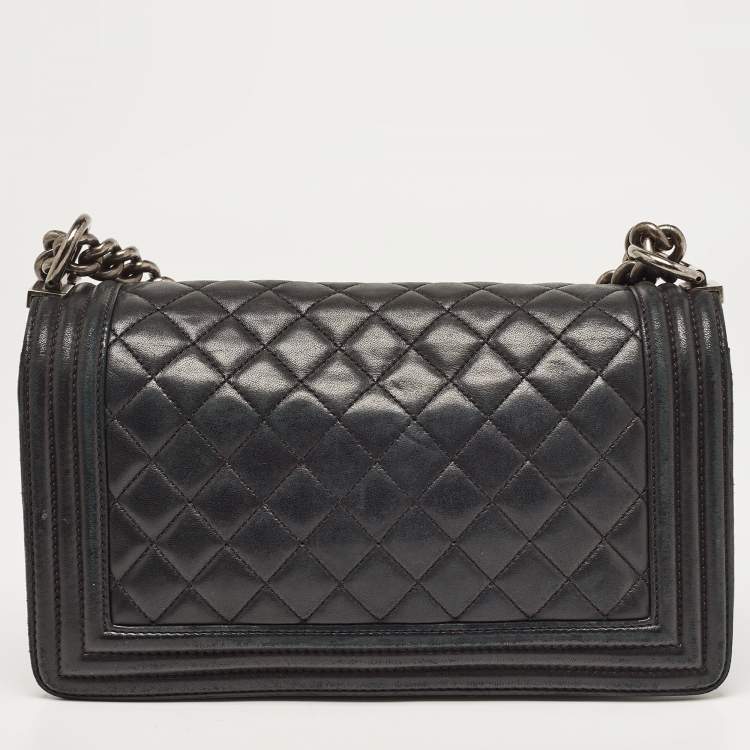 Pre Owned Chanel Black Quilted Leather Medium Boy Flap Bag