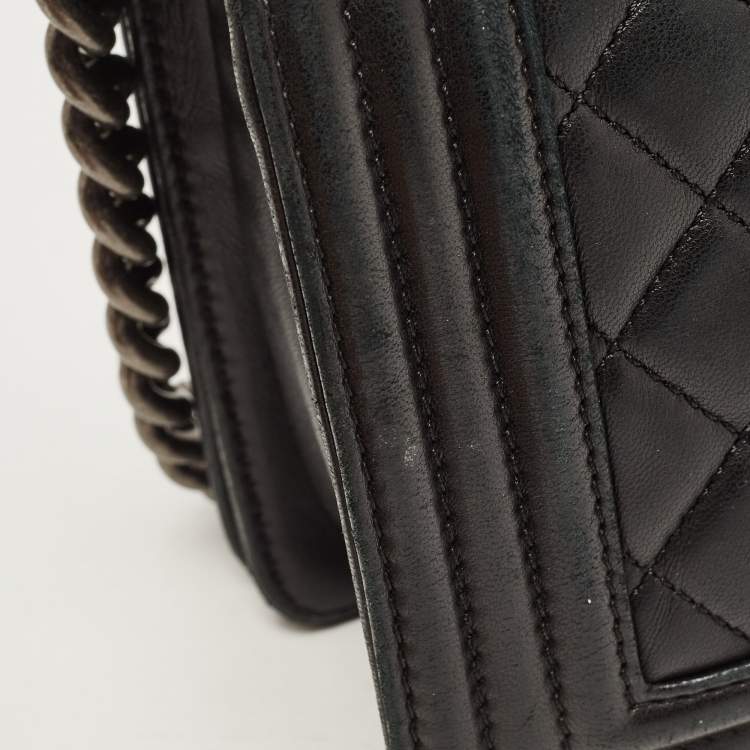 Pre Owned Chanel Black Quilted Leather Medium Boy Flap Bag