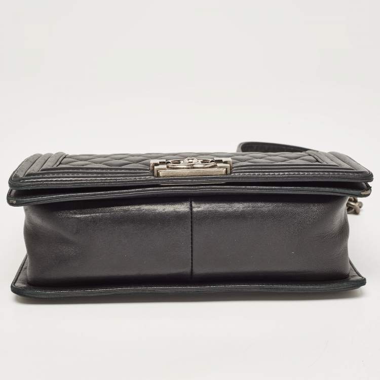 Pre Owned Chanel Black Quilted Leather Medium Boy Flap Bag