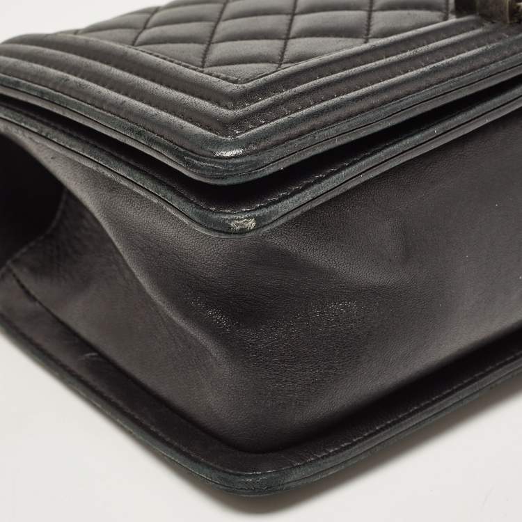 Pre Owned Chanel Black Quilted Leather Medium Boy Flap Bag