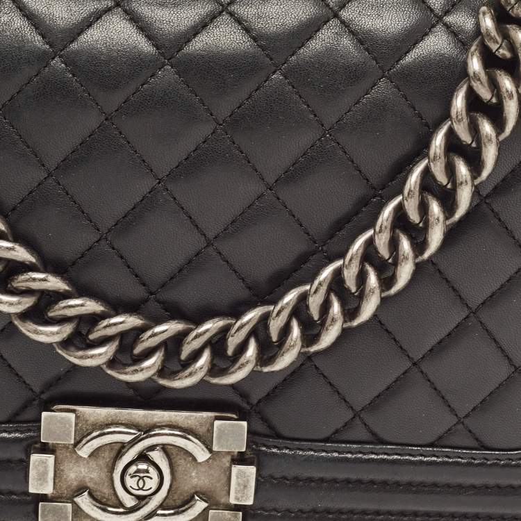 Pre Owned Chanel Black Quilted Leather Medium Boy Flap Bag
